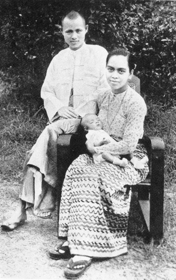 Bogyoke Aung San, Daw Khin Kyi and their first son Aung San Oo. (1943?)